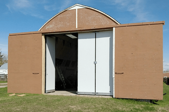 Agricultural Building with a Folding Findoor Open